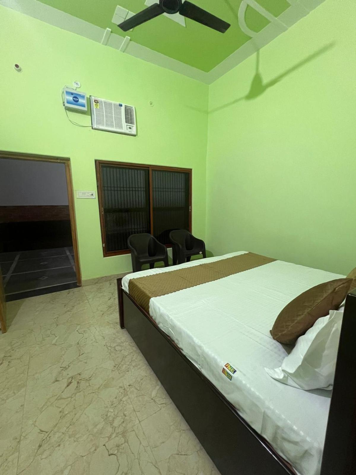 Hotel Vijay Palace Ayodhya Eksteriør billede